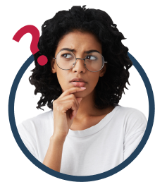 Mulher pensativa com a m&atilde;o no queixo