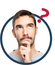 Homem pensativo com a m&atilde;o no queixo