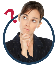 Mulher pensativa com a m&atilde;o no queixo